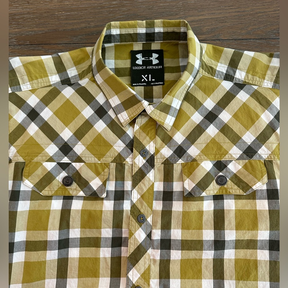 Under Armour Button Up Short Sleeve‎ Size XL 100% Cotton Gently Worn